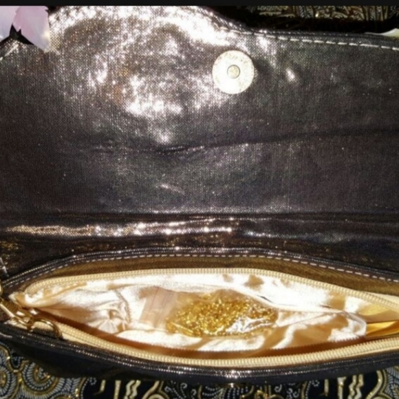 2 ways to use crossbag or Wristlet - Picture 2 of 5